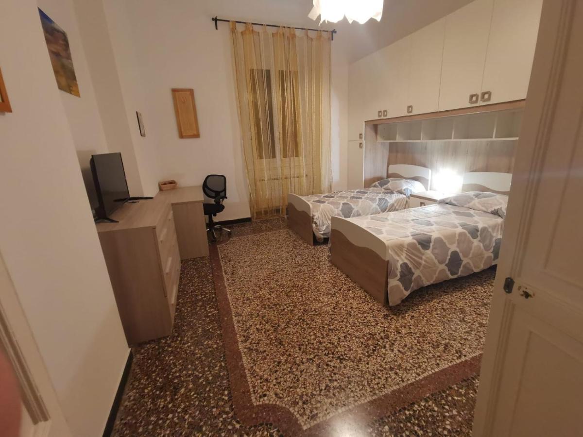 Wow Home - 175 Mq - Posteggio Privato - Davanti Porto Traghetti - Fino A 10 Posti Letto Genua Exteriör bild
