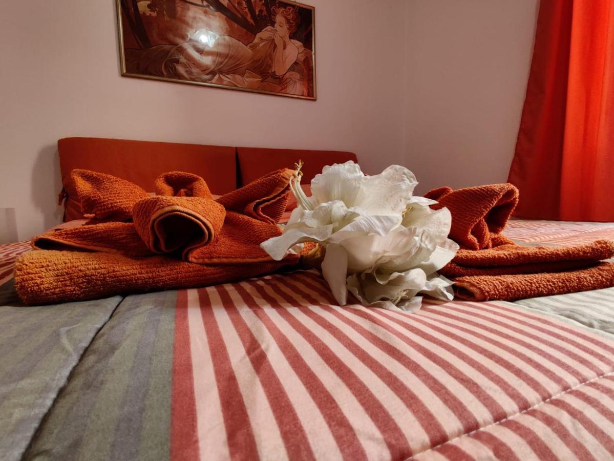 Wow Home - 175 Mq - Posteggio Privato - Davanti Porto Traghetti - Fino A 10 Posti Letto Genua Exteriör bild