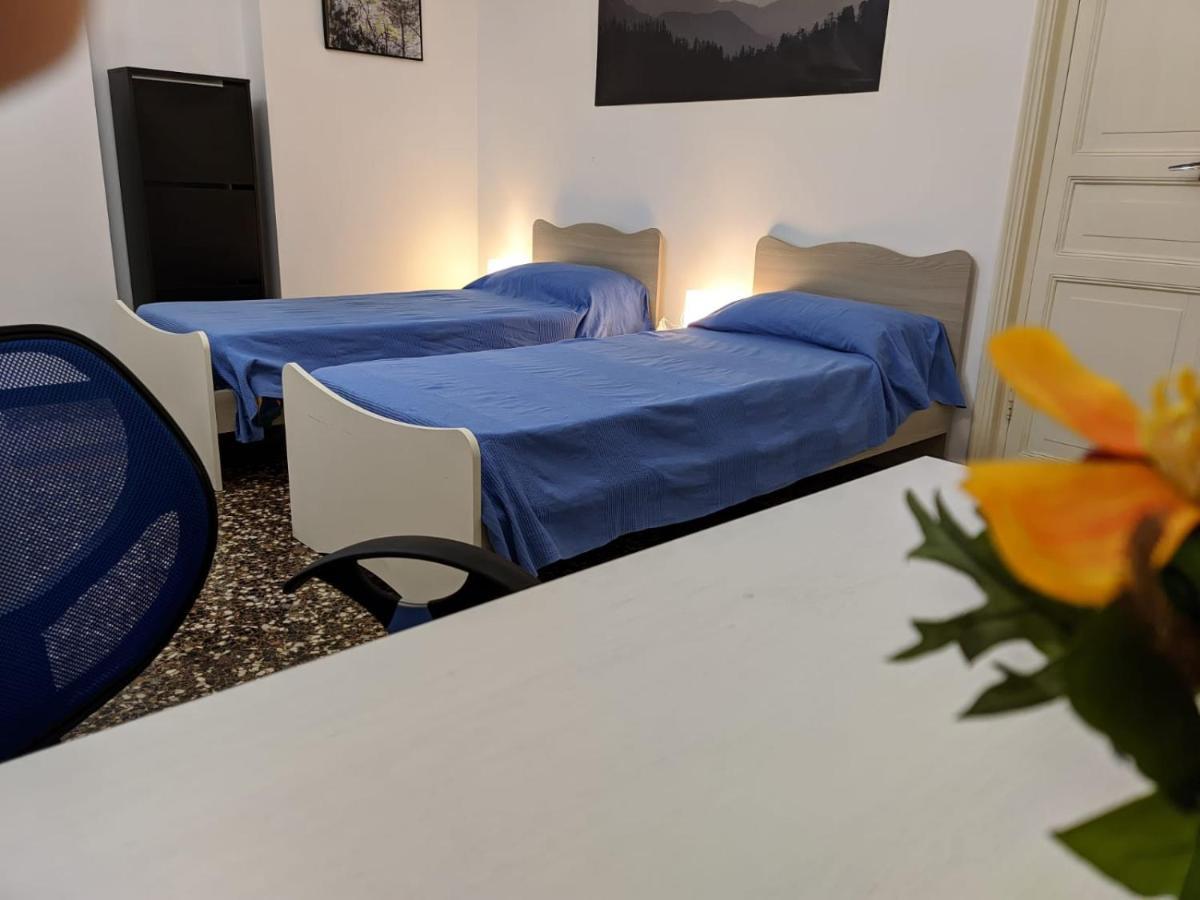 Wow Home - 175 Mq - Posteggio Privato - Davanti Porto Traghetti - Fino A 10 Posti Letto Genua Exteriör bild