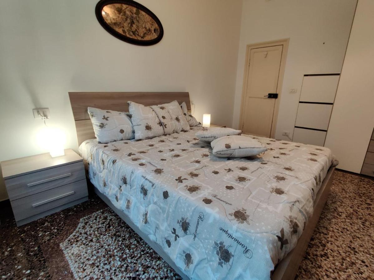 Wow Home - 175 Mq - Posteggio Privato - Davanti Porto Traghetti - Fino A 10 Posti Letto Genua Exteriör bild