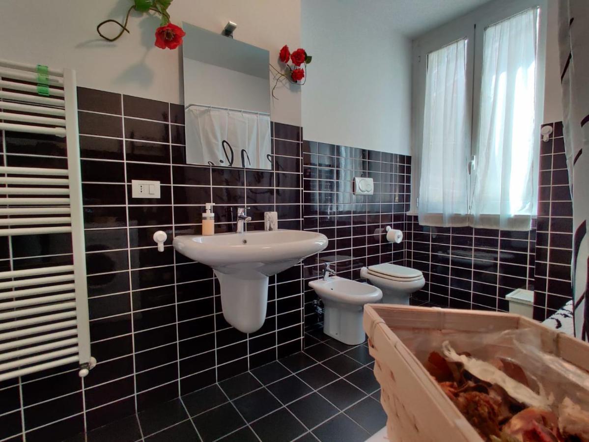 Wow Home - 175 Mq - Posteggio Privato - Davanti Porto Traghetti - Fino A 10 Posti Letto Genua Exteriör bild