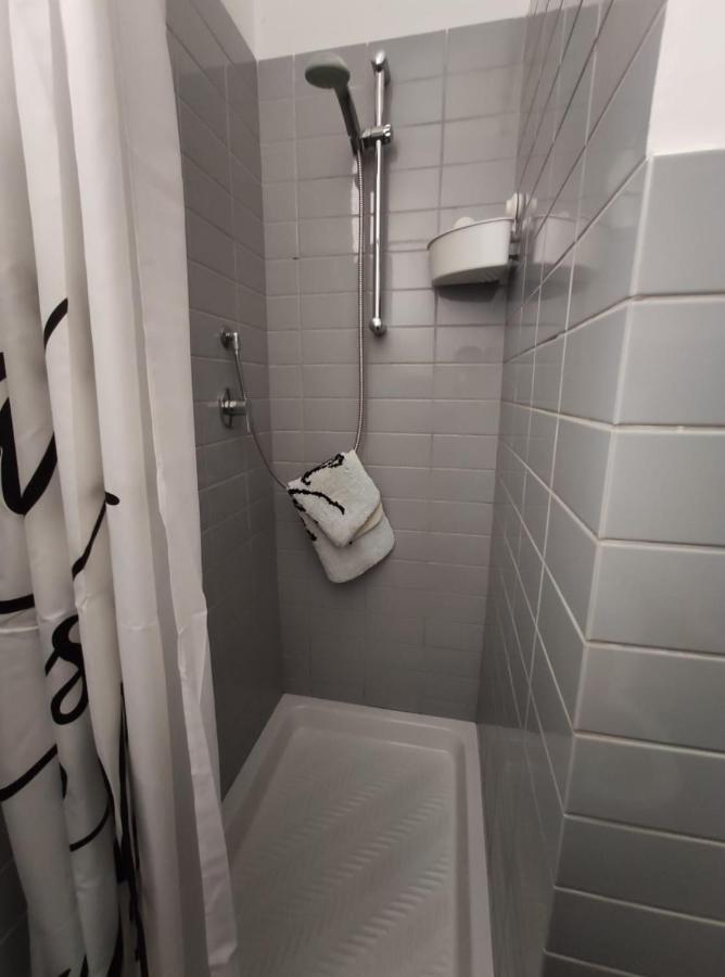 Wow Home - 175 Mq - Posteggio Privato - Davanti Porto Traghetti - Fino A 10 Posti Letto Genua Exteriör bild